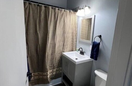 Colebrook Wohnung | One bedroom unit in the Heart of Downtown Colebrook!nn