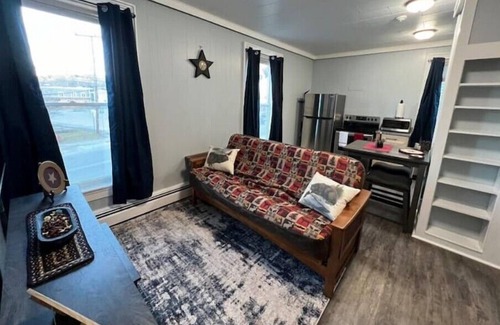 Colebrook Wohnung | One bedroom unit in the Heart of Downtown Colebrook!nn