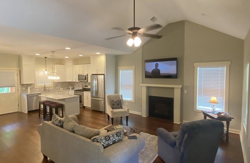 Water Valley Haus | One block from Main Street, short ride to Oxford, Enid, Sardis and Grenada Lakes