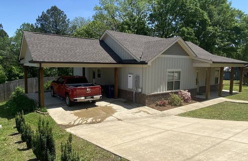 Water Valley Haus | One block from Main Street, short ride to Oxford, Enid, Sardis and Grenada Lakes