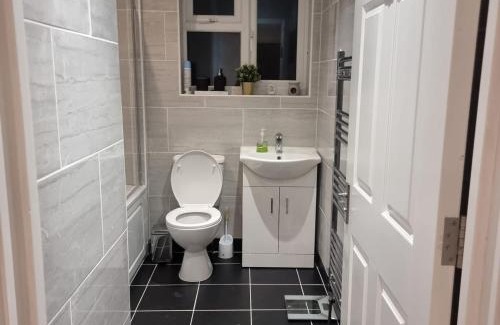 Enfield Highway Wohnung | One double room in A 4 bed in Enfield north London