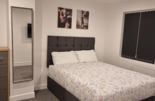 Enfield Highway Wohnung | One double room in A 4 bed in Enfield north London