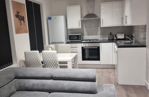 Enfield Highway Wohnung | One double room in A 4 bed in Enfield north London