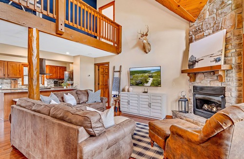 Indian Point Kabine | ONE Minute from Silver Dollar City! INDOOR Pool!