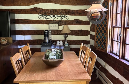 Rushville Kabine | One of a kind 3-bedroom cabin in Rushville, Ohio. Relax, rejuvenate, & recharge.