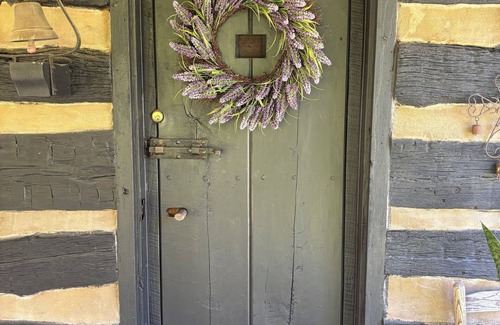 Rushville Kabine | One of a kind 3-bedroom cabin in Rushville, Ohio. Relax, rejuvenate, & recharge.