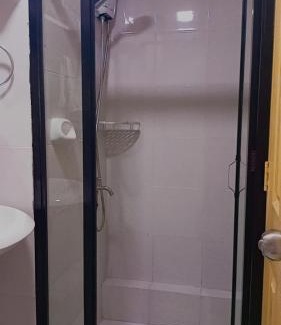 Mandurriao Wohnung | One Spatial Two Bedroom Condominium Unit with Pool and Gym free Netflix and wifi