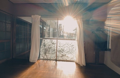 Choshi Haus | One-unit rental: A modern Japanese-style old minka house full of historical value. 4 minutes to the station and the sea. Pets are allowed! Popular fishing spot. Double bed & Japanese style bed, long term available.