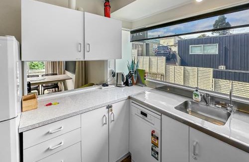 Onehunga Haus | Onehunga Oasis l 2bed Private Home l Cornwall Park