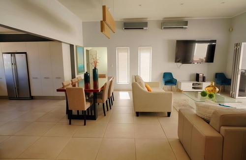 Esmeralda Villa | your private villa, minutes away from the beach