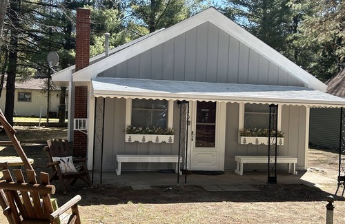 Higgins Lake Kabine | Only 500 feet from Higgins Lake with shared lake access