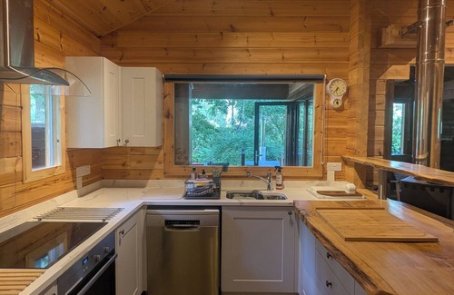Ringwood Kabine | Onni - cosy forest cabin with hot tub option
