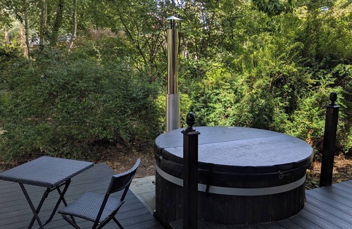 Ringwood Kabine | Onni - cosy forest cabin with hot tub option