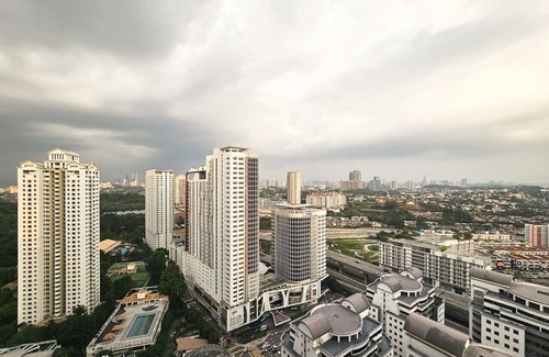 Mont Kiara Wohnung | OOAK 1BR Apt w/ Blcony, Nflix,Btub & Wtr Dispenser