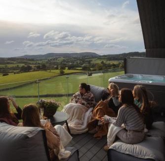 Hundred House Haus | Oolert Treehouse