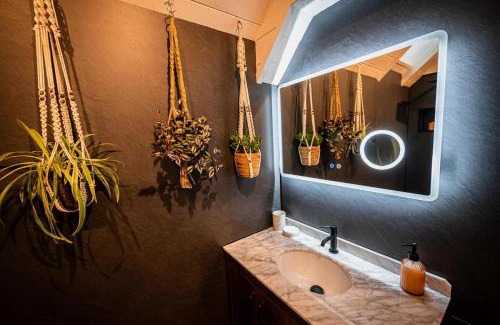 Hundred House Haus | Oolert Treehouse