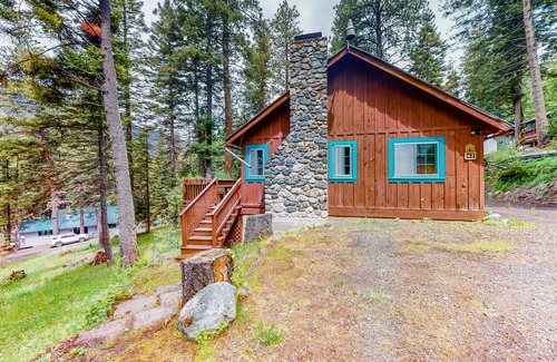 Joseph Kabine | Open and Attractive House Close to the Lake w/Free WiFi & Wood-Burning Fireplace
