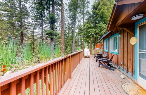Joseph Kabine | Open and Attractive House Close to the Lake w/Free WiFi & Wood-Burning Fireplace
