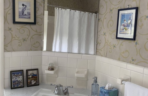 High Point Haus | Open concept close to downtown