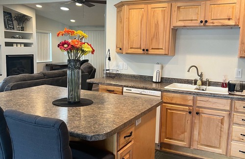 Millcreek Haus | Zentral gelegen. Offener Grundriss mit überdachter Terrasse. Hundefreundlich