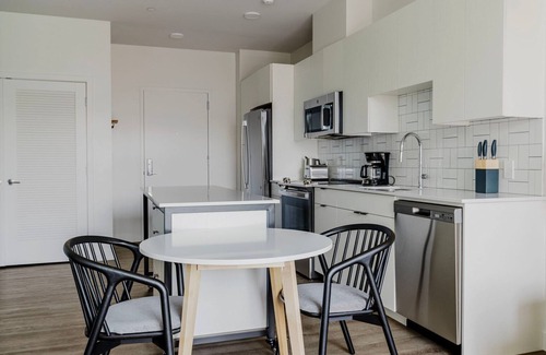 Revere Wohnung | Open Revere 1BR w/ EV Charging, Pool, Gym & W/D, by Blueground