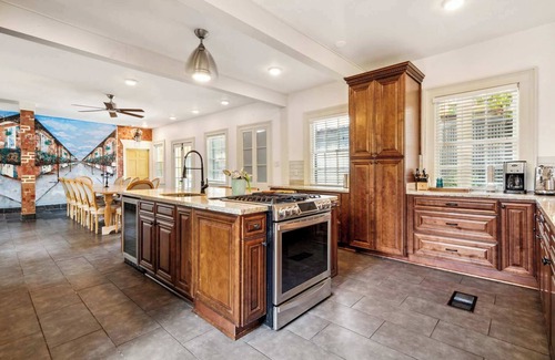 Faubourg Marigny Villa | Opulent Historic Mansion w Heated Pool 5br|6.5ba