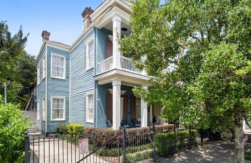 Faubourg Marigny Villa | Opulent Historic Mansion w Heated Pool 5br|6.5ba