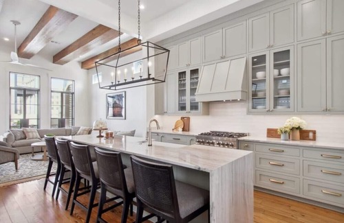 Faubourg Lafayette Haus | Opulent New Construction | Heated Pool & Hot Tub