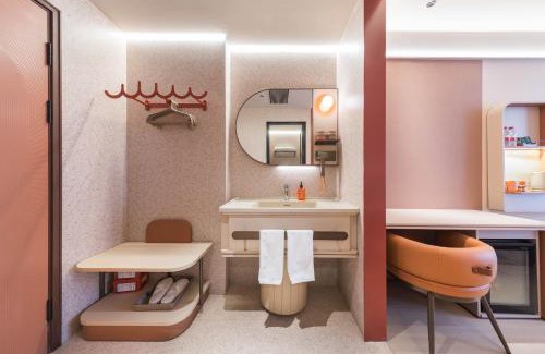 Xuanwu Hotel | Orange Hotel Beijing West Railway Station South Square