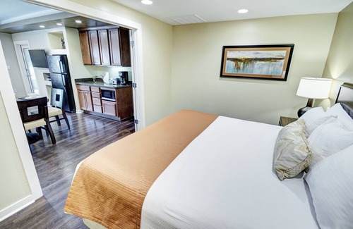 Paradise Valley Village Hotel | Orange Tree Resort