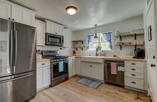 La Verkin Haus | Orchard Farmhouse