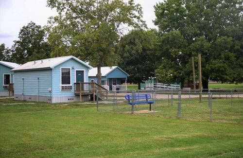 Lake Village Eigentumswohnung | Orchard Oasis with High-Speed Internet/Smart TV!