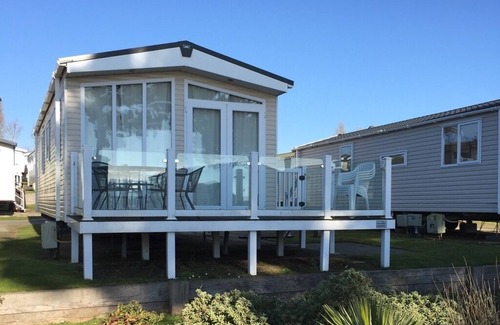 Hamworthy Haus | Orchid - dog friendly with sea view on Rockley Park, Poole