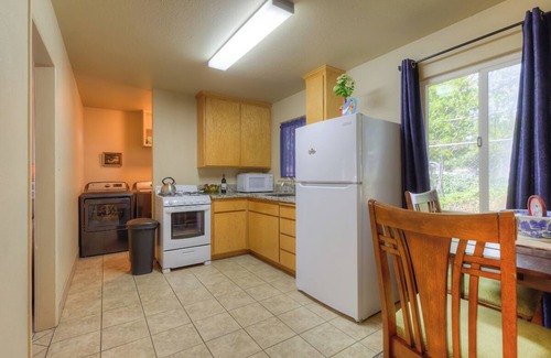 Oroville Haus | Orient Oasis Theme Unit