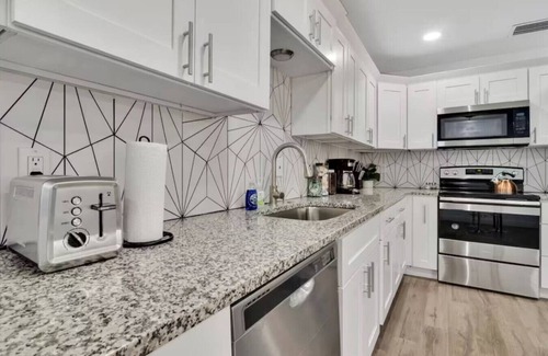 Englewood Park Wohnung | Orlando Pool House Vacation Home | Pet Friendly