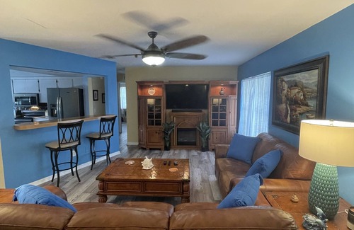 Deltona Lakes Haus | Orlando Theme Parks - Beaches - Port Canaveral - Space Center