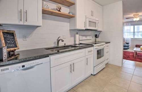 Oakdale Park Haus | Ormond Beach home w/patio, 1 block to the beach