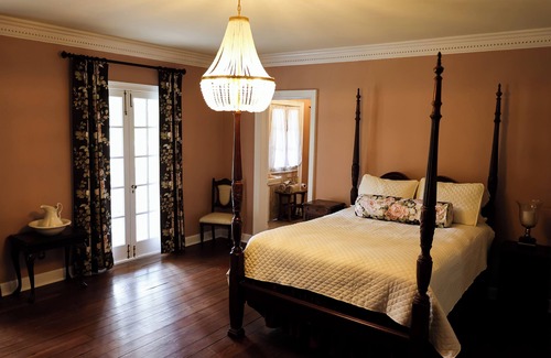 Destrehan Bed & Breakfast | Ormond Manor