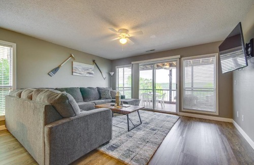 Osage Beach Wohnung | Osage Beach Condo with Private Deck and Lake Views!