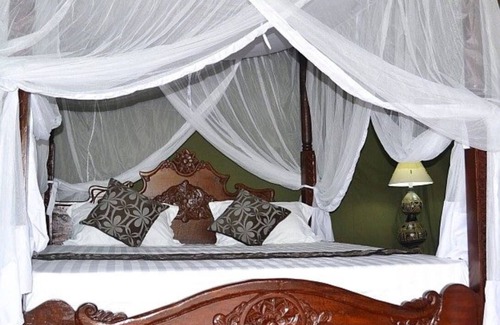 Ololaimutiek Kabine | Osero Enarau Camp