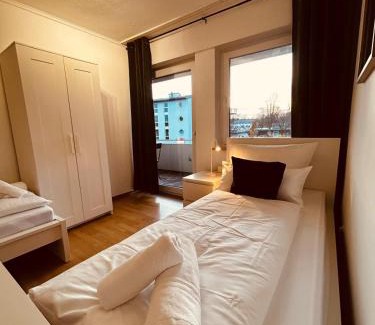 Ibbenbueren Wohnung | Osnabrücker Strasse Wooon 10 Einzelbetten I 5-Zimmer I TV I Bad NEU I Premiumbettwäsche