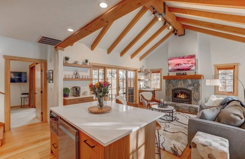 Tamarack Hütte | Osprey View @ Tamarack Resort | Modern Golf Course Ski In/Out Cottage Near Village | Pet Friendly