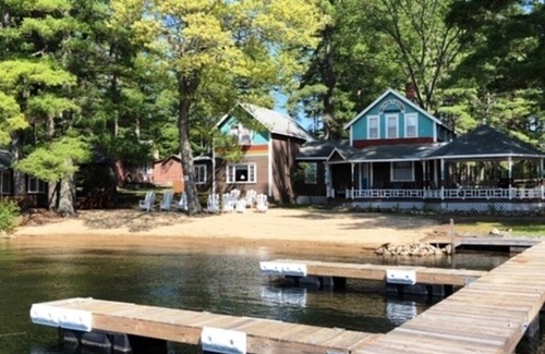 Waterboro Haus | Ossipee Lake house, pet friendly