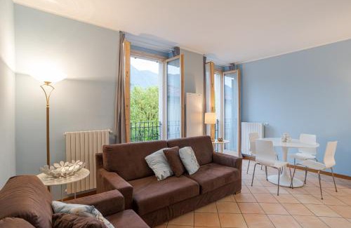 Tremezzina Wohnung | Ossuccio Apt with Balcony & Private Parking
