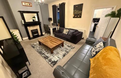 Accrington Haus | Oswaldtwistle Spacious 3 Bedroom Two Bath