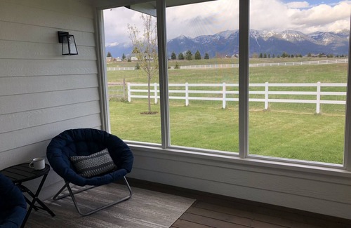 Kalispell Haus | Whirlpool! Friedlicher Rückzugsort auf dem Land, 6 Meilen östlich von Kalispell, in der Nähe des Gletschers