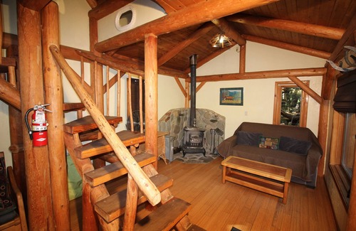 Cave Junction Haus | Out 'N' About Treehouse Treesort