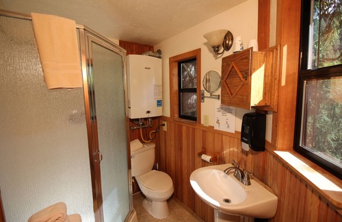 Cave Junction Haus | Out 'N' About Treehouse Treesort