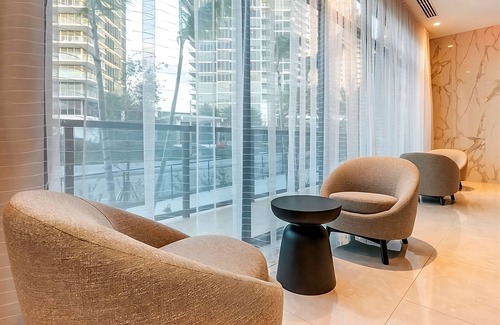 Lauderdale Beach Hotel | Outdoor Getaway! Stylish Unit Near Beach and Attraction, Valet Parking