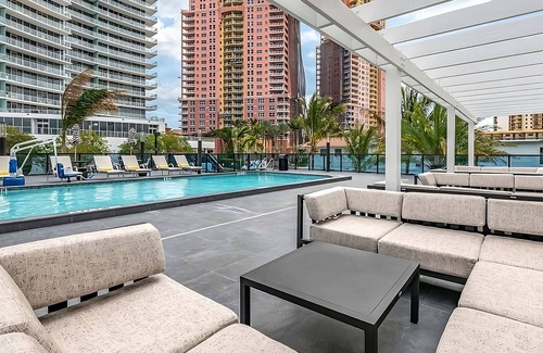 Lauderdale Beach Hotel | Outdoor Getaway! Stylish Unit Near Beach and Attraction, Valet Parking